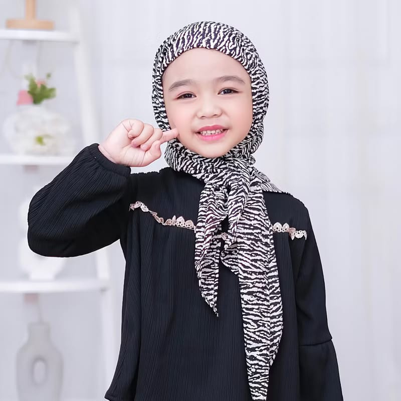 PREORDER Ayra Qu - Printed Square Hijab with Attached Inner (2-10y) 12A