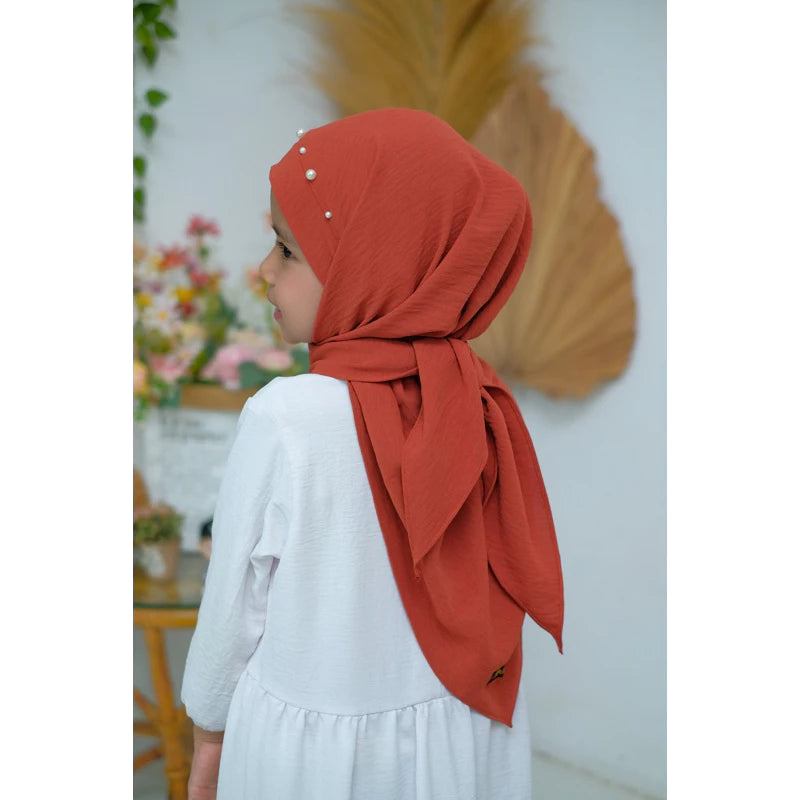 PREORDER Yazzren Hijab - Malay Mutiara Segitiga Brick Onesize (1-7y)