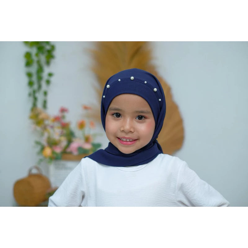 PREORDER Yazzren Hijab - Malay Mutiara Segitiga Navy Onesize (1-7y)