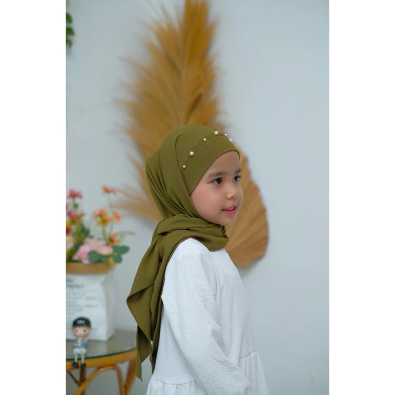 PREORDER Yazzren Hijab - Malay Mutiara Segitiga Olive Onesize (1-7y)