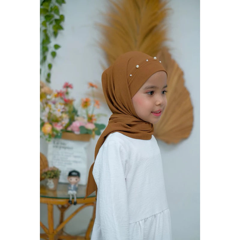 PREORDER Yazzren Hijab - Malay Mutiara Segitiga Caramel Onesize (1-7y)