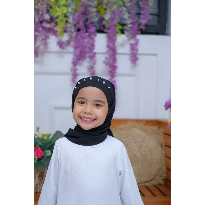 PREORDER Yazzren Hijab - Malay Mutiara Segitiga Hitam Onesize (1-7y)