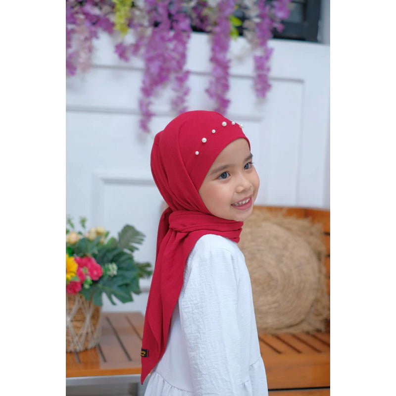 PREORDER Yazzren Hijab - Malay Mutiara Segitiga Maroon Onesize (1-7y)