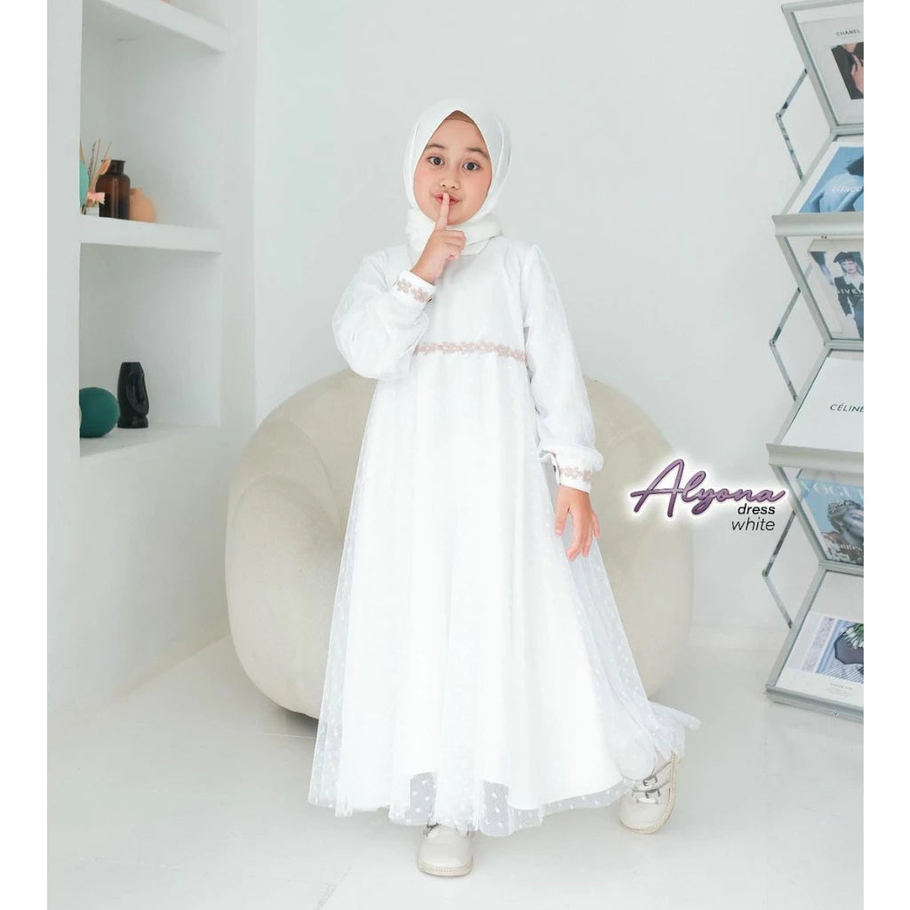 PREORDER Alyona Dress White XL (11-13y)